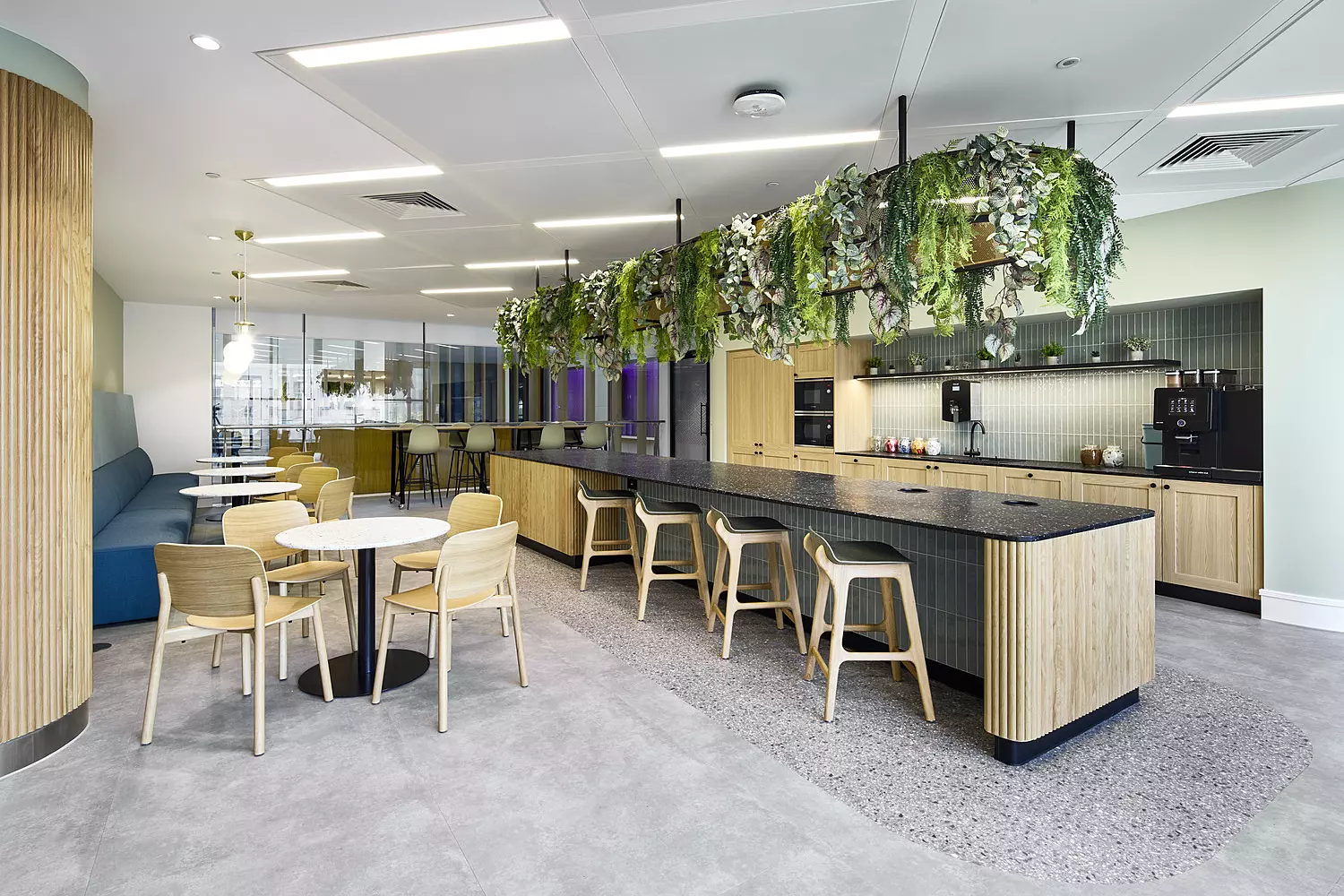 kitchen facilities, bar stool seating and a granite bench