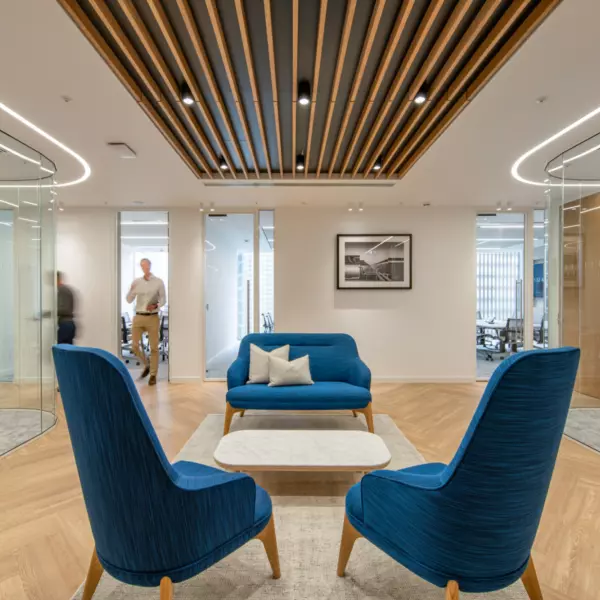 Cubico private but transparent meeting space