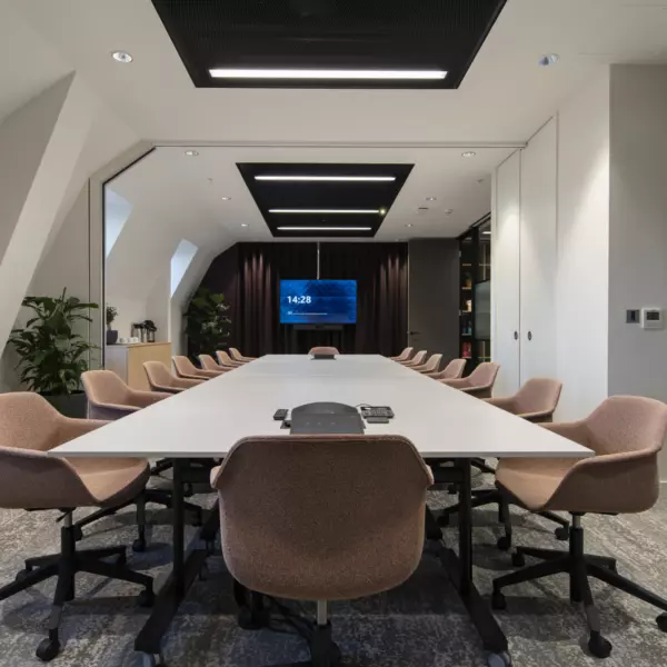 Flexible boardroom space
