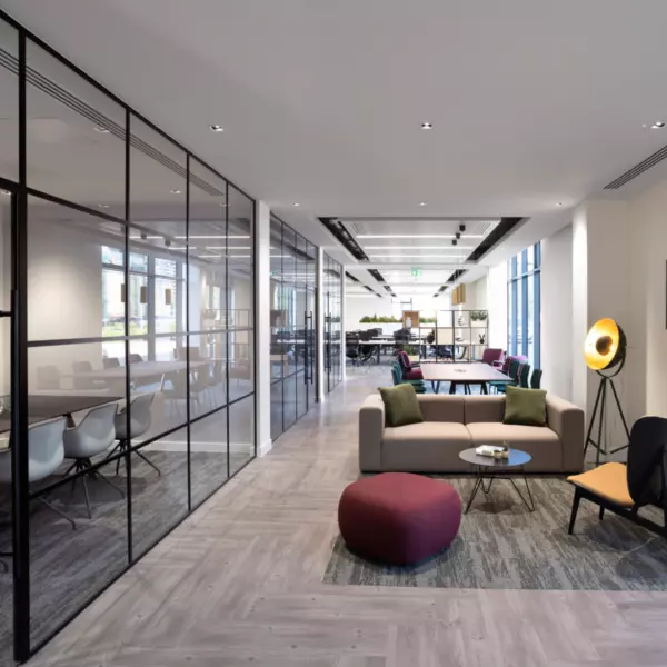 Quiet touchdown zones outside meeting rooms