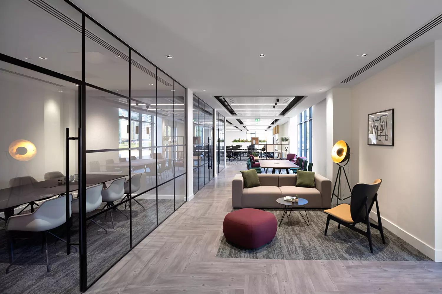 Quiet touchdown zones outside meeting rooms
