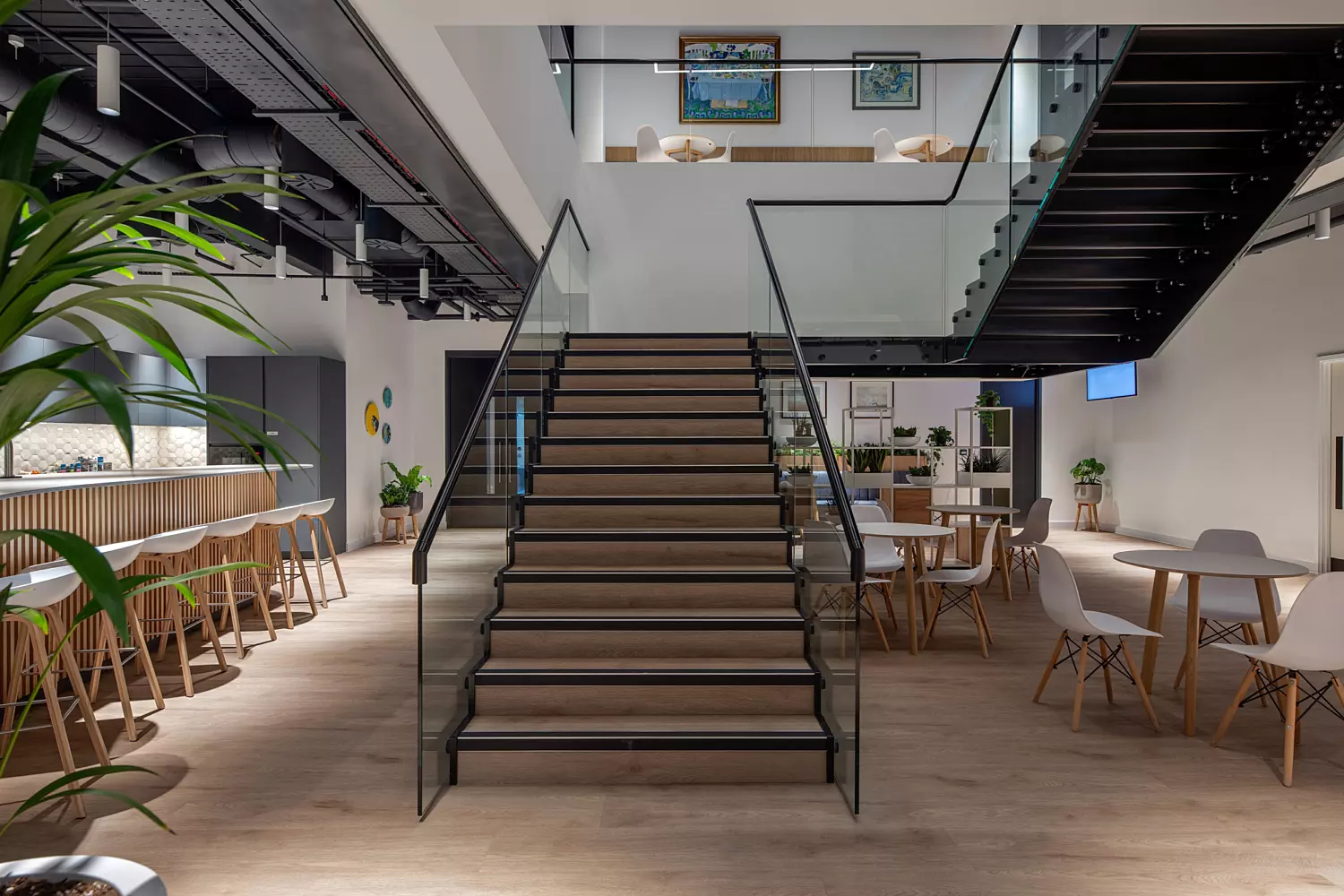 Cafe style seating at abrdn