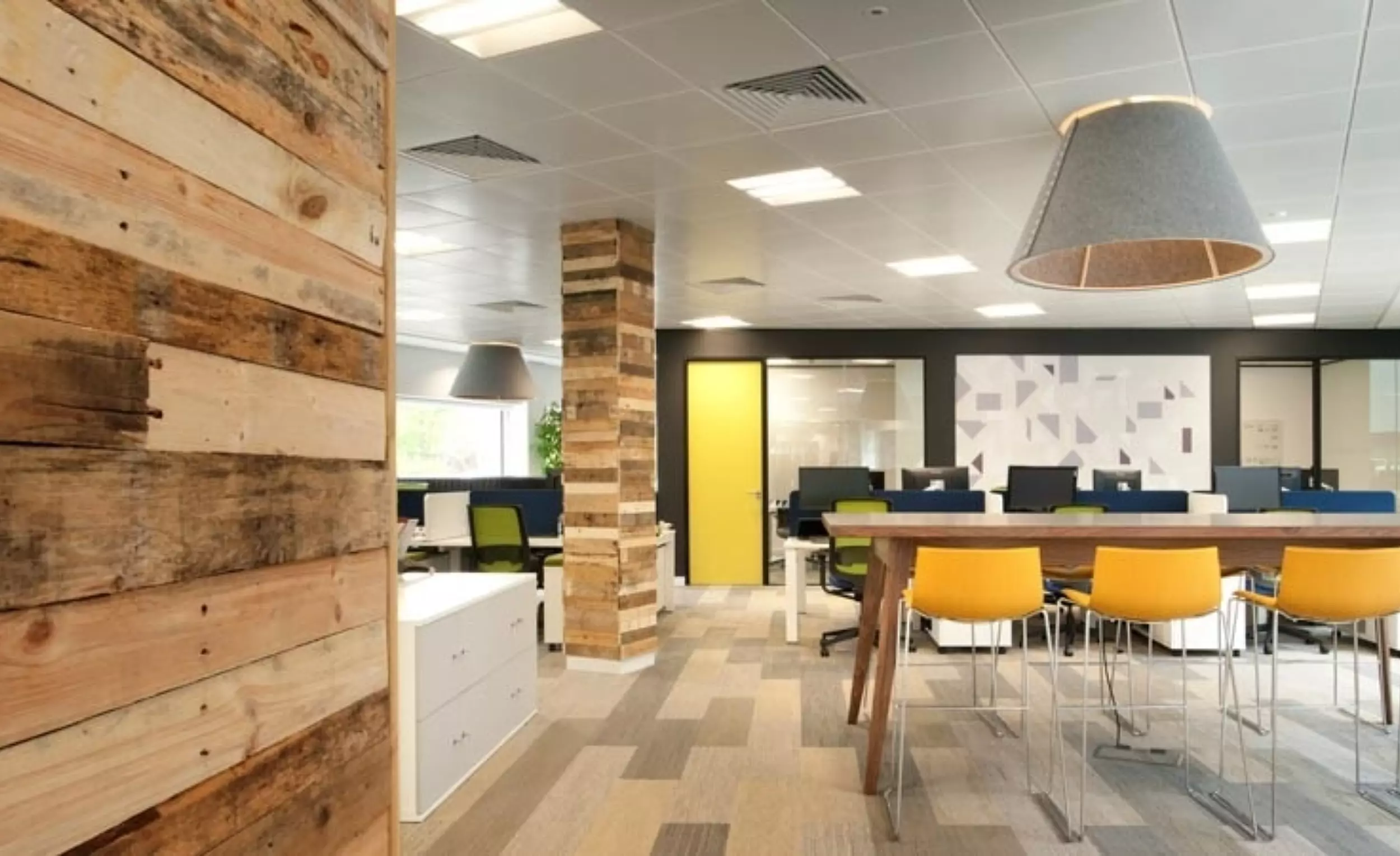 Universal design that creates an accessible office