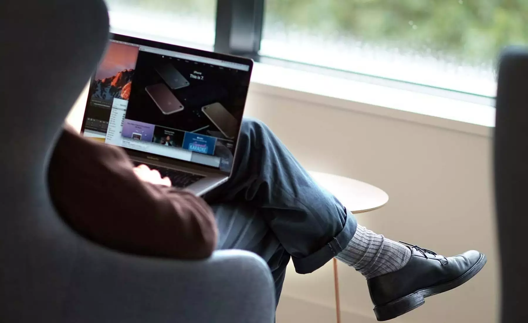 Office technology in breakout space