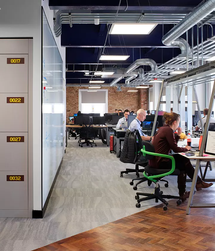 Open plan office design to support social capital