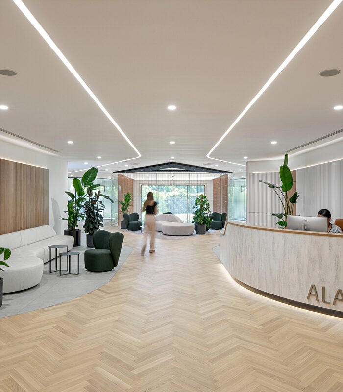 Biophilic curved reception at Alantra