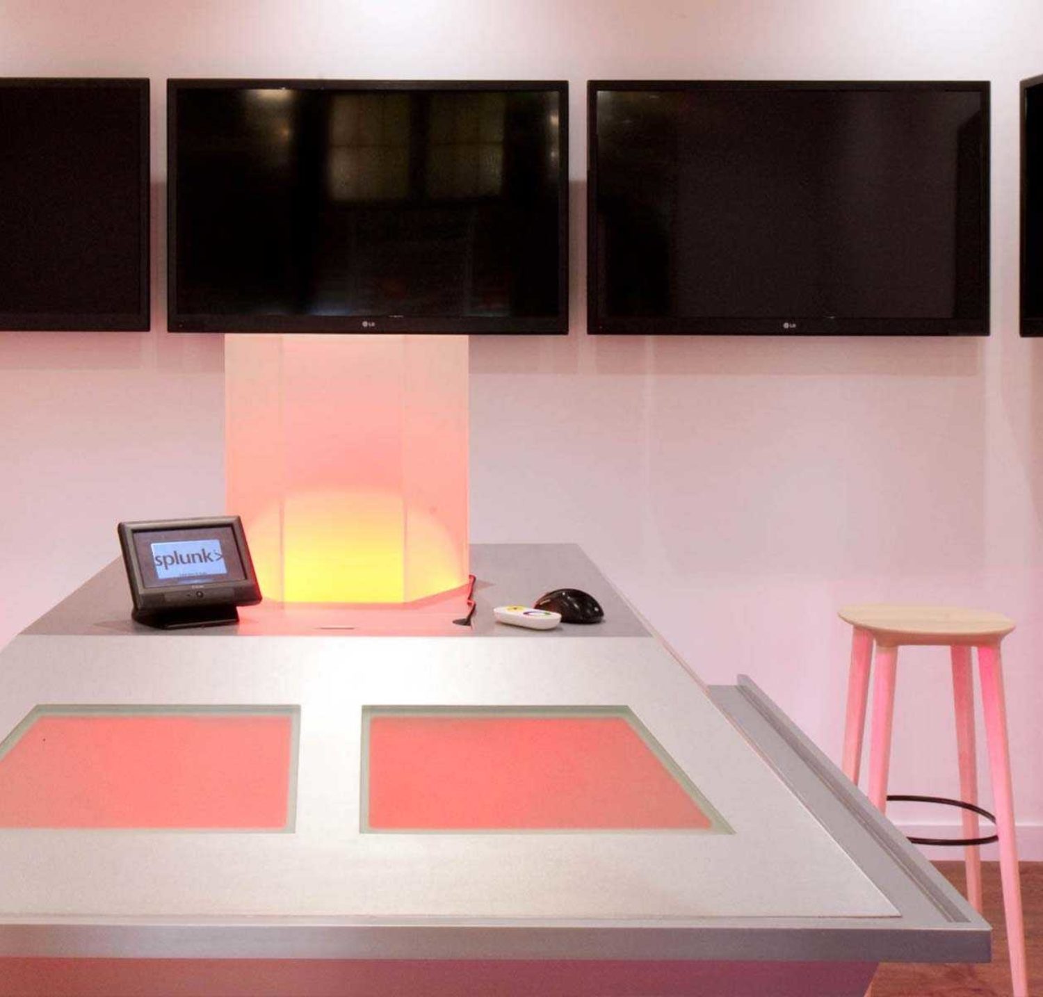 Splunk modern meeting room design