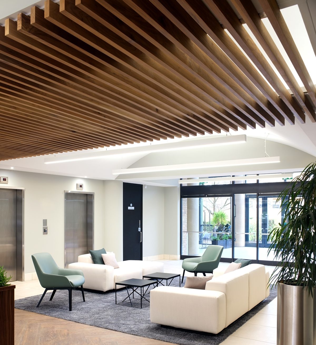 Timber ceiling for advanced acoustics in modern office