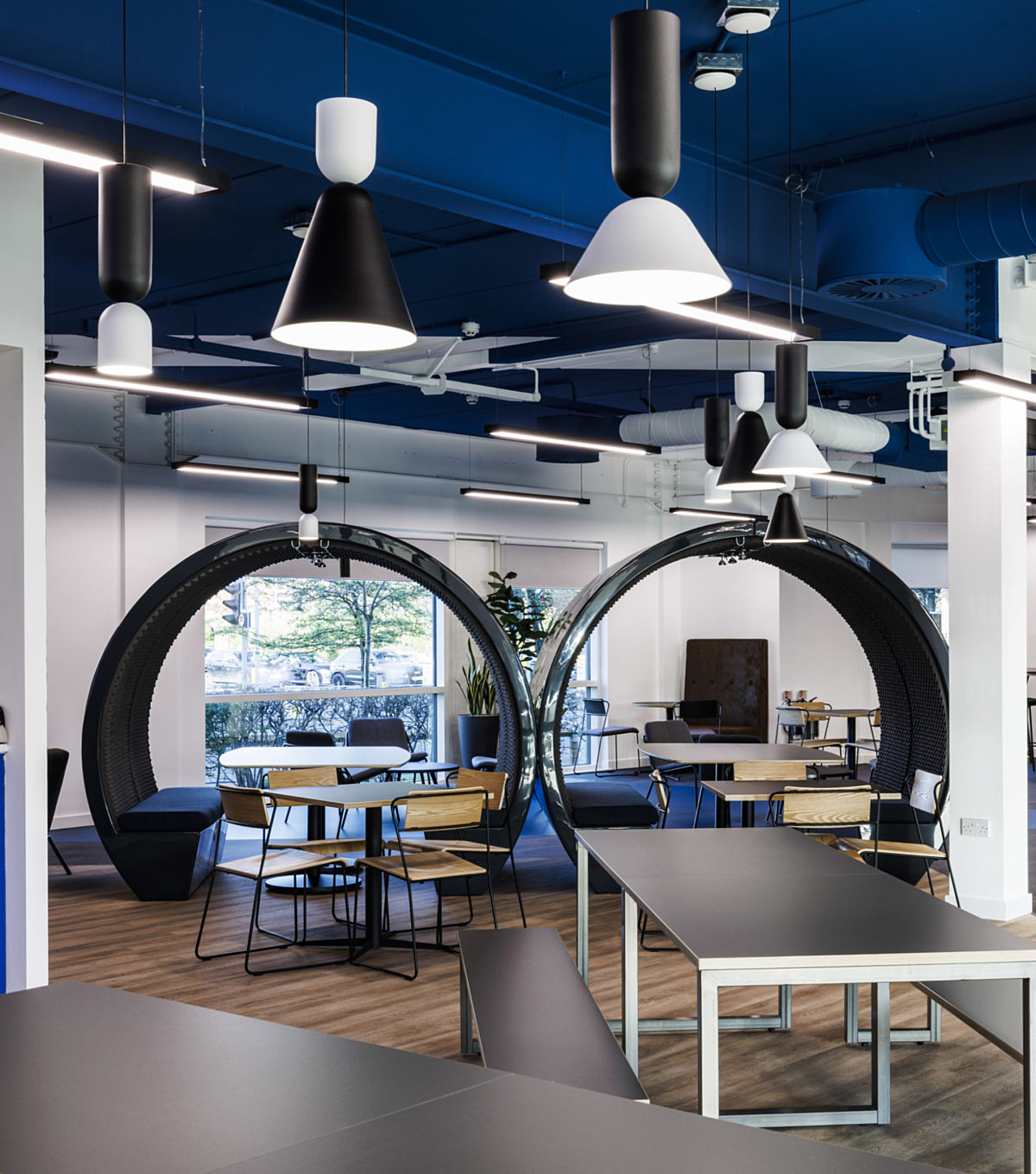 Lookers' office fit out with flexible touch down areas