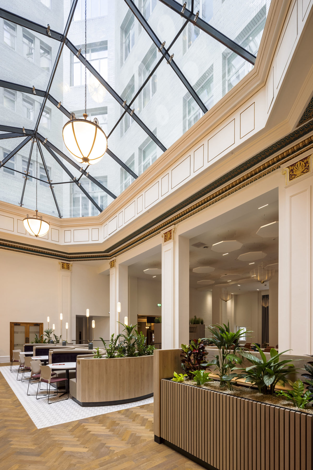 Fit out in iconic building with natural light