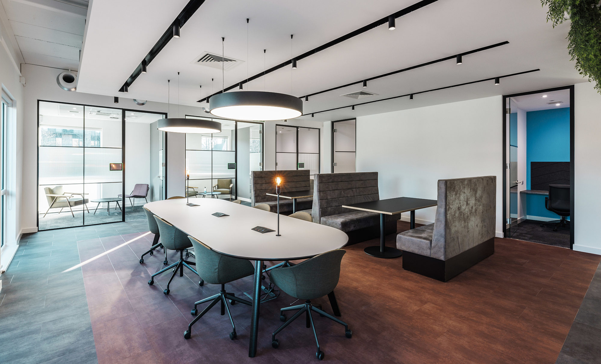 Office refurbishment with bookable meeting rooms