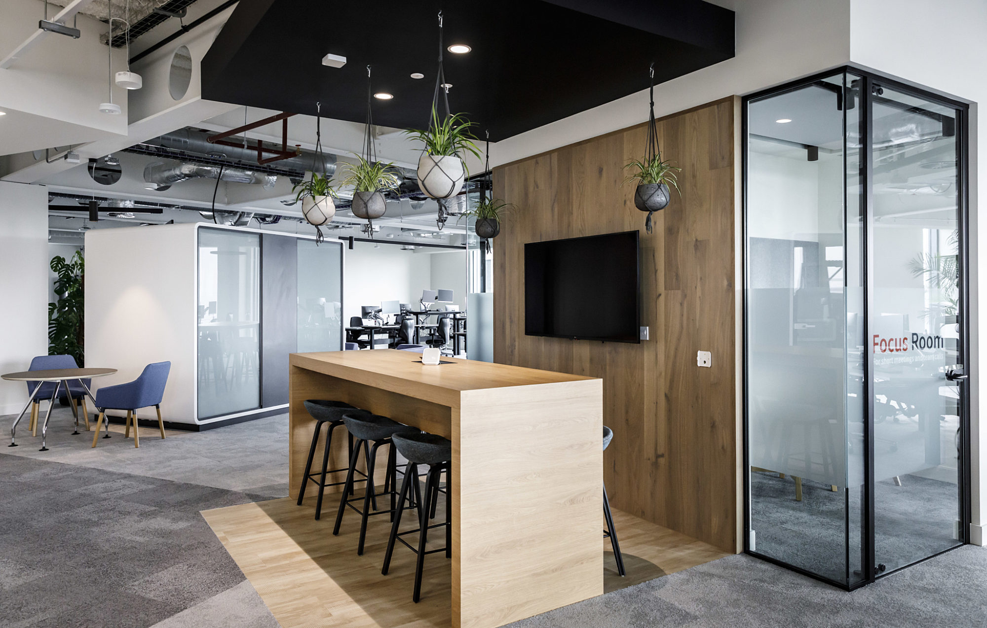 Adaptable modular space in modern office fit out