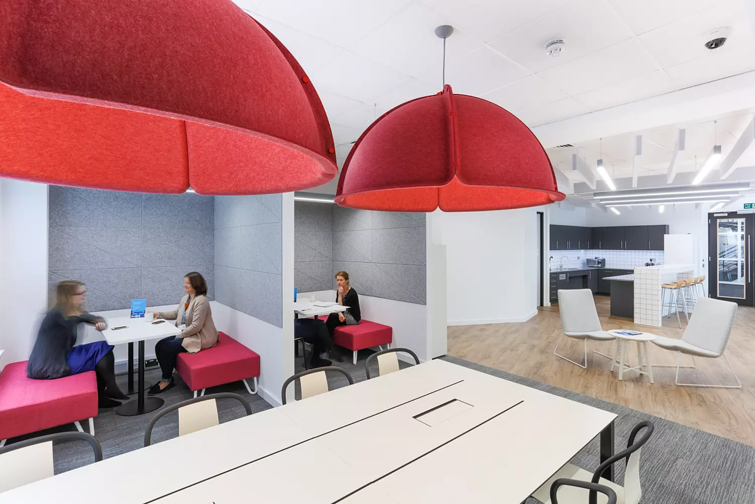 Impromptu meeting spaces in a bright modern office