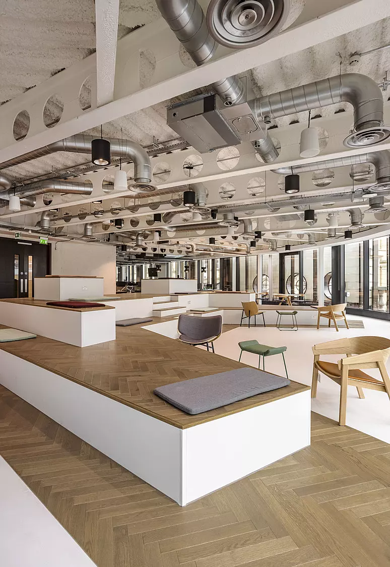 Office getting benefits of low carbon fit out