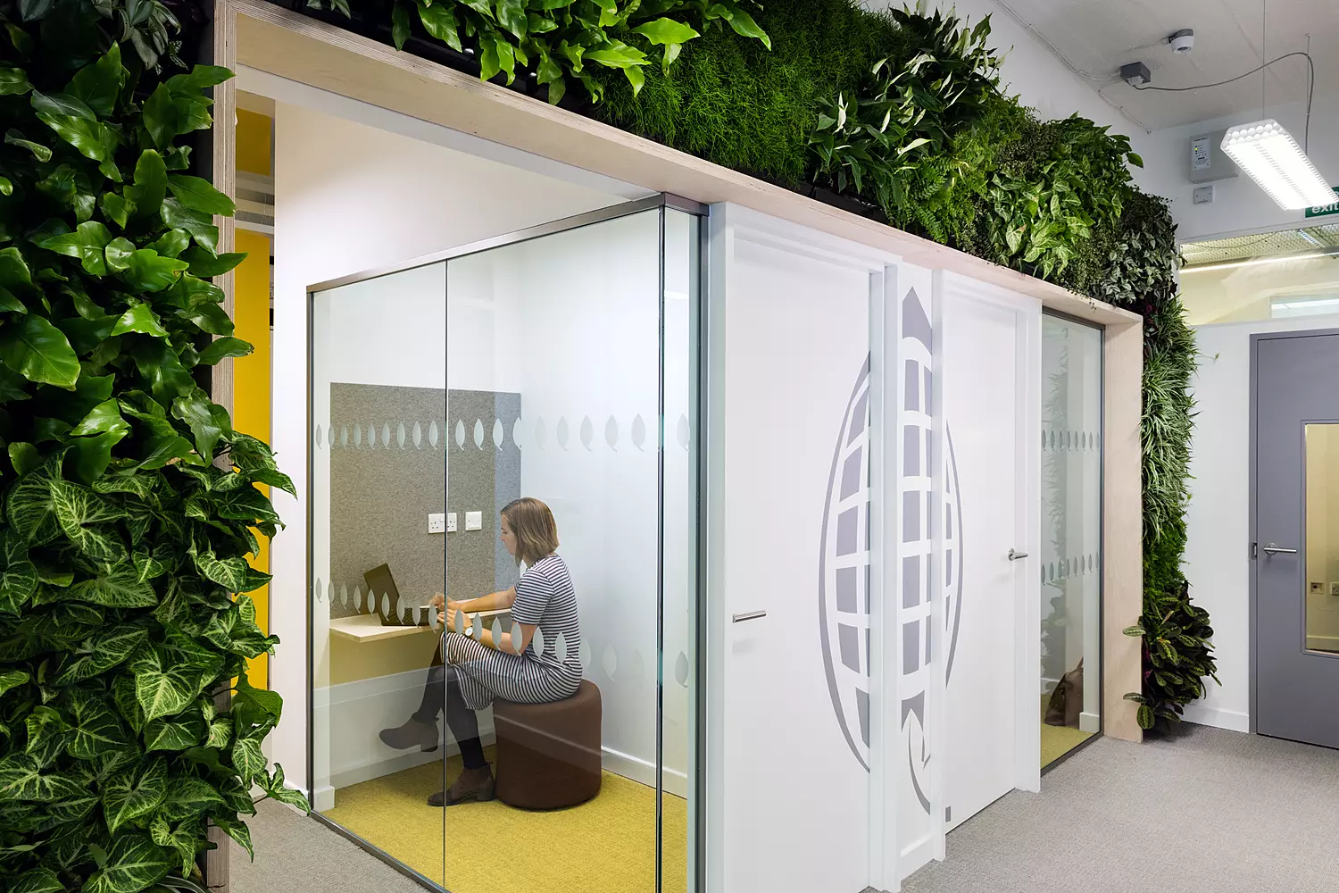 Sustainable office design with biophilic design elements
