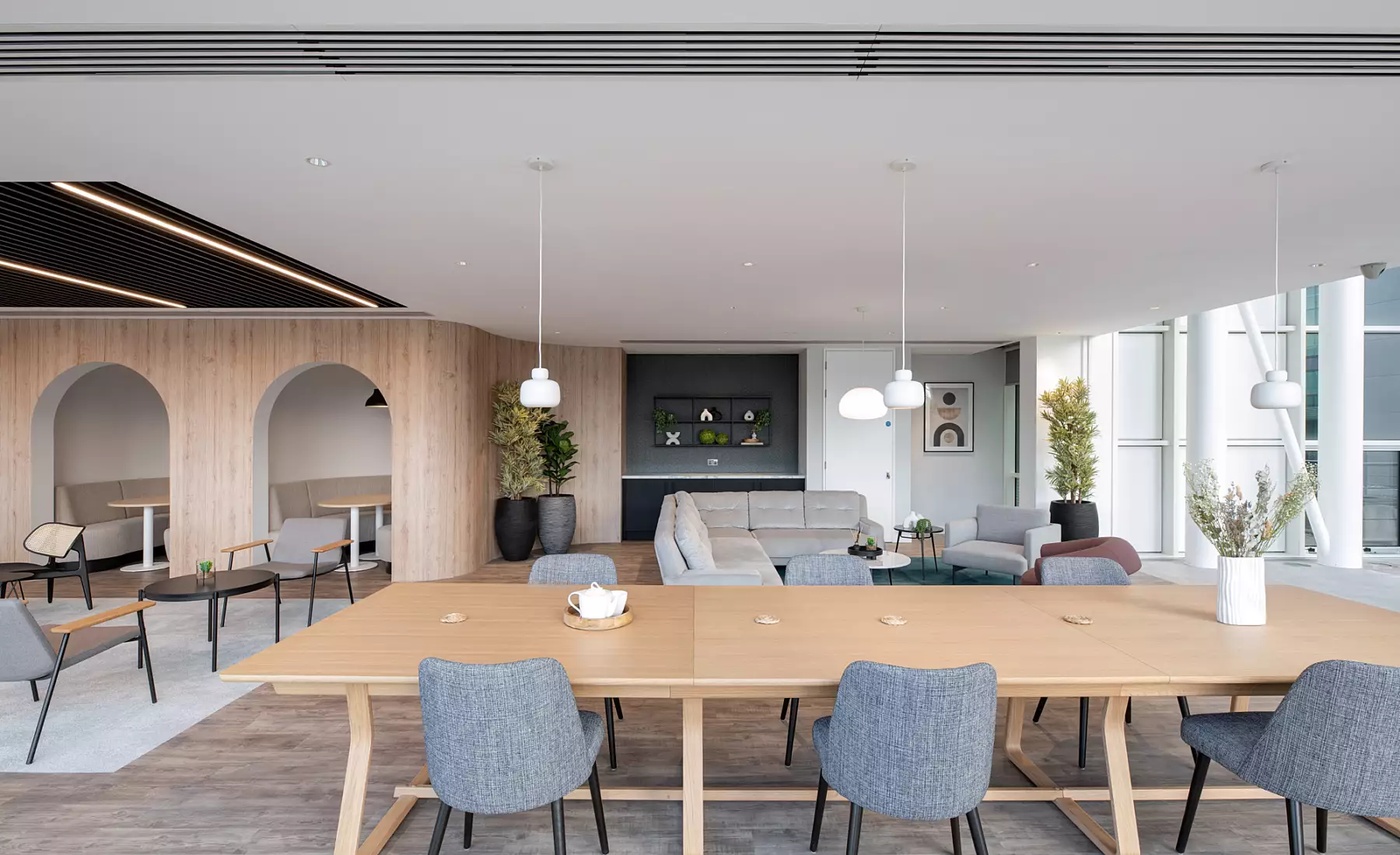 Office furniture: where ergonomics meets aesthetics