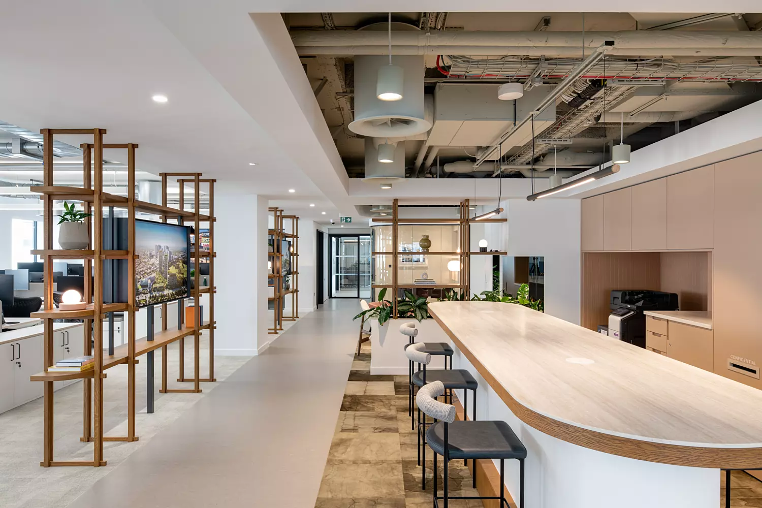 Teapoint and bar at Cain International