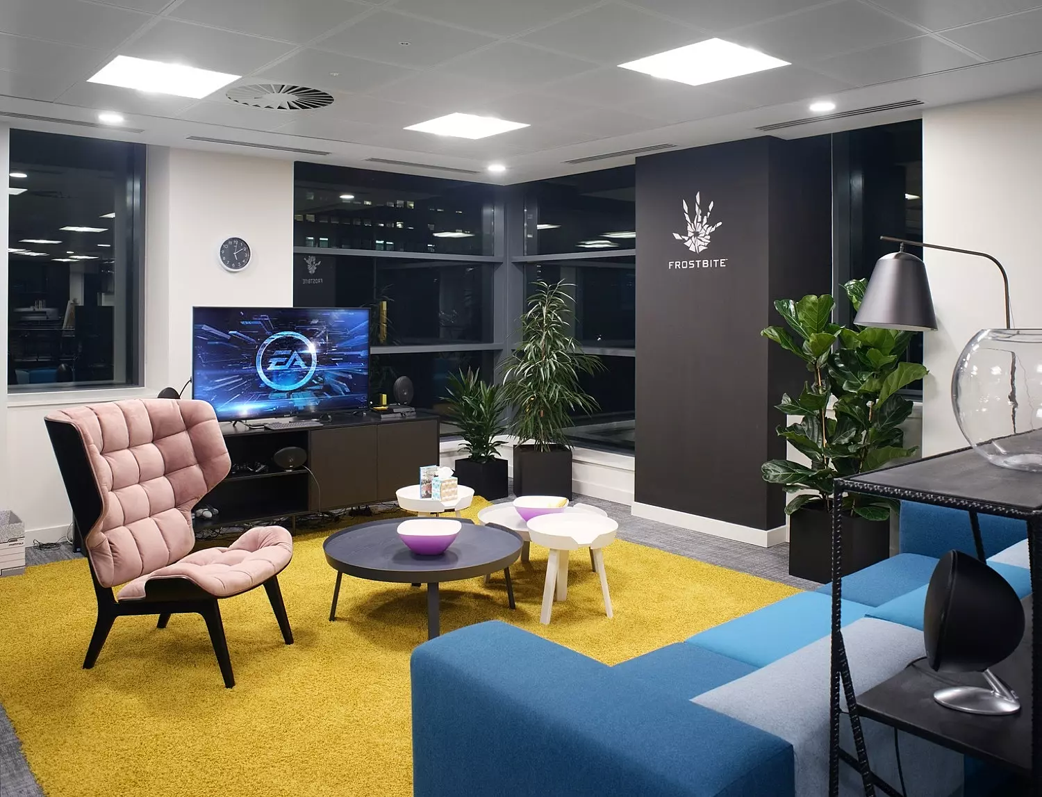 Agile office breakout space with soft furniture