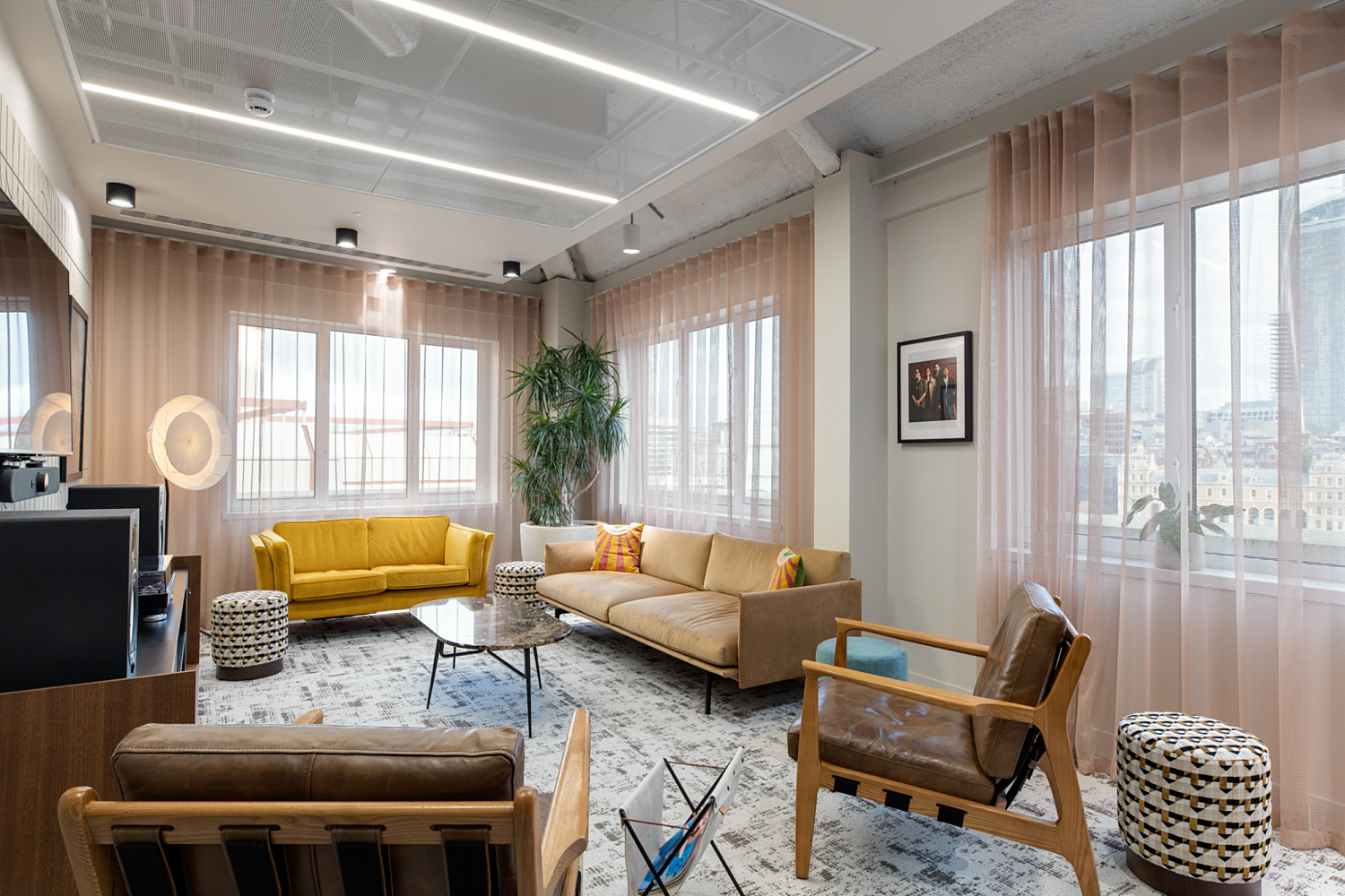 Casual meeting room