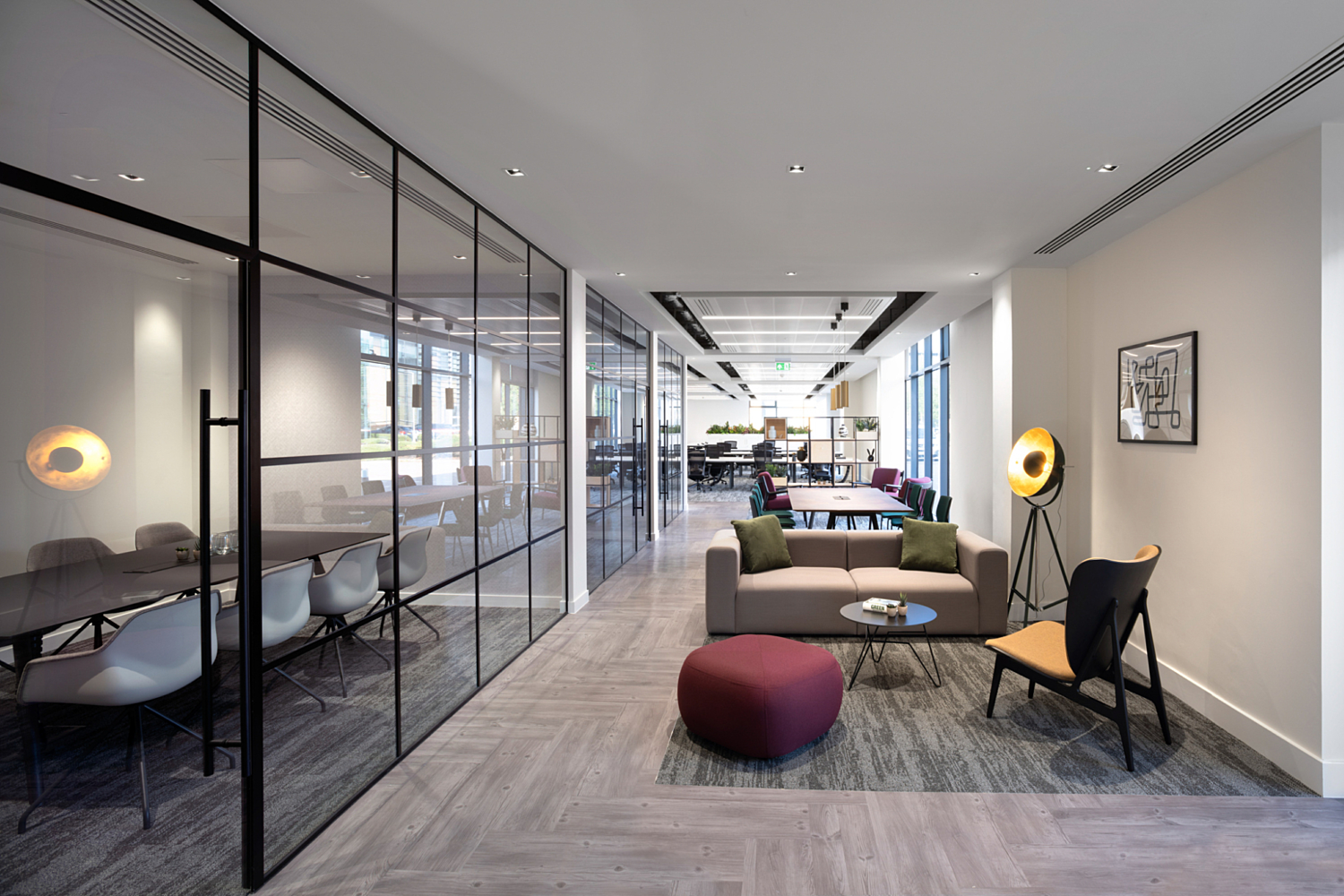 Quiet touchdown zones outside meeting rooms