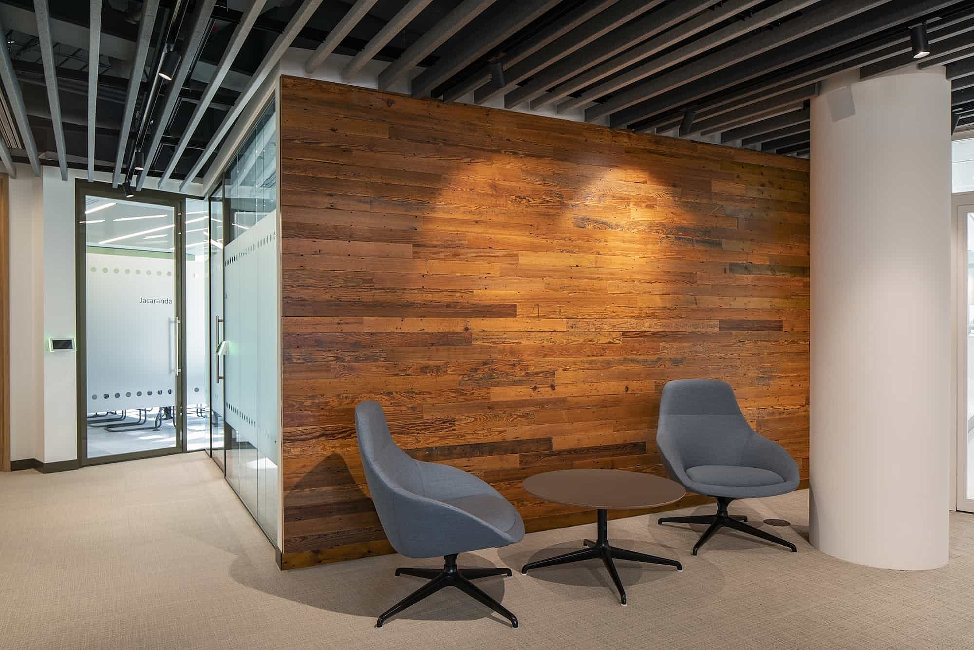 Reclaimed wood in low carbon office