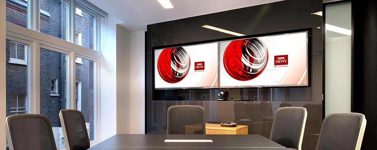 Large screens connected meeting room design